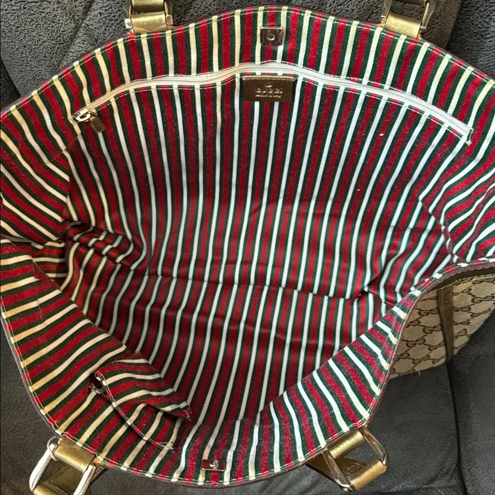 Gucci Beige and Gold Signature Tote - Picture 6 of 8